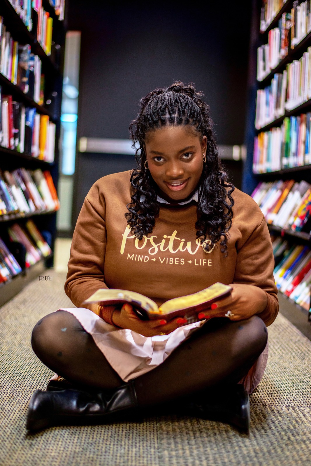 HERMIONE AU BIBLIOTHEQUE