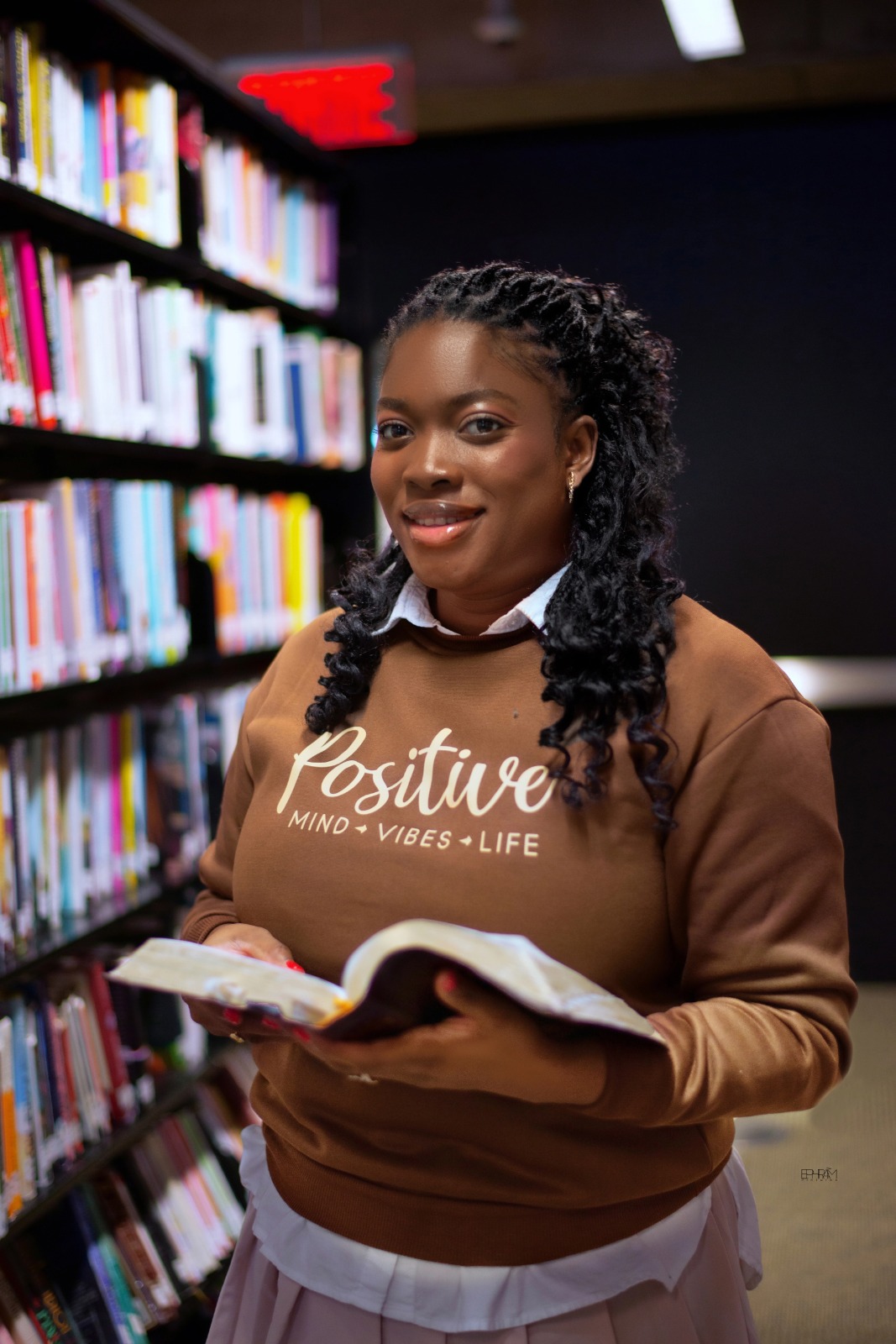 HERMIONE AU BIBLIOTHEQUE