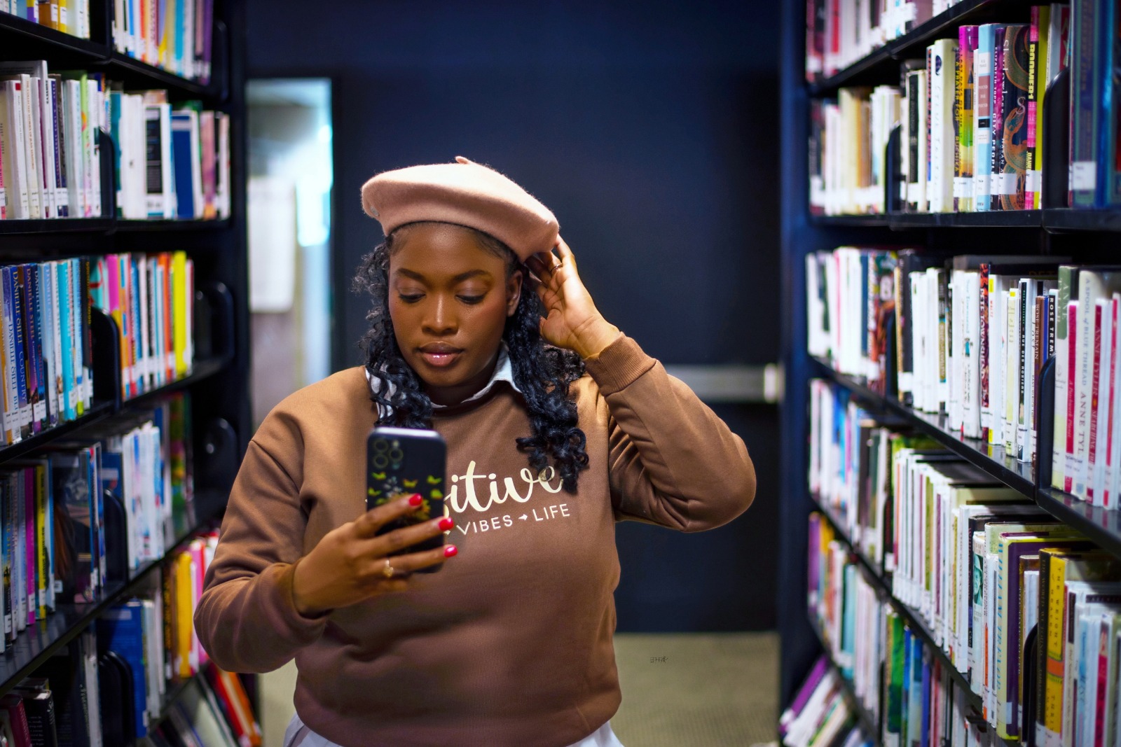 HERMIONE AU BIBLIOTHEQUE