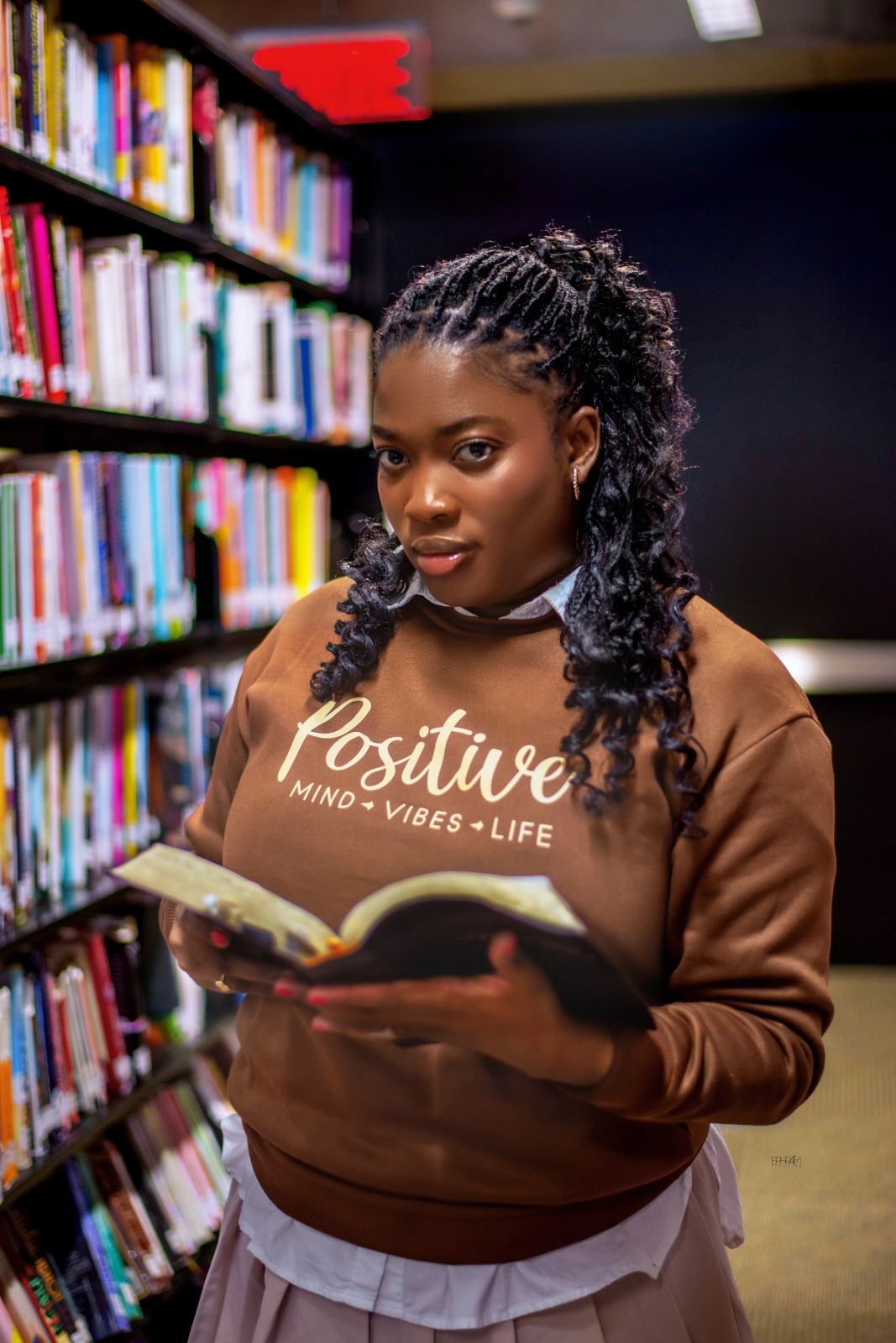 HERMIONE AU BIBLIOTHEQUE