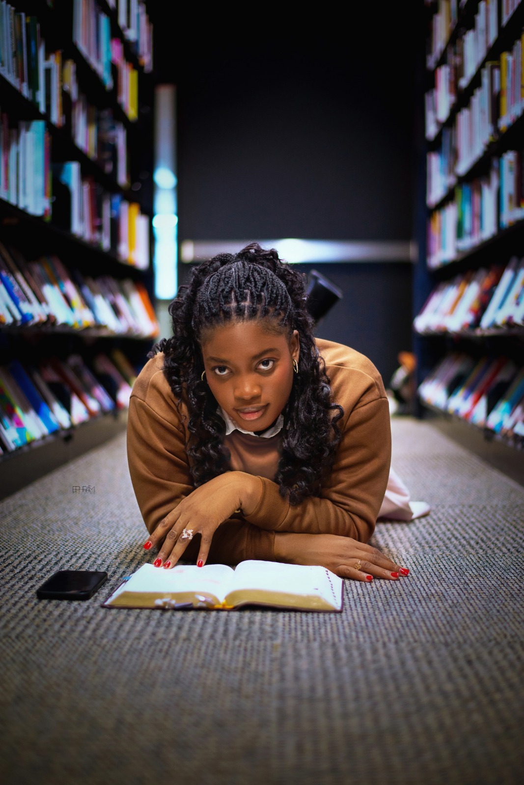 HERMIONE AU BIBLIOTHEQUE