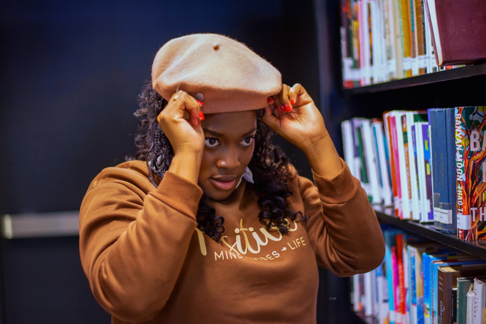 HERMIONE AU BIBLIOTHEQUE